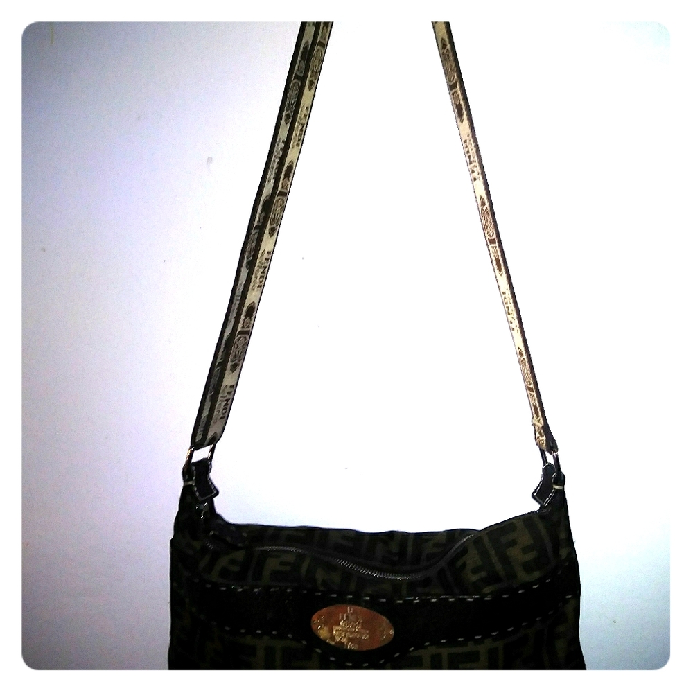 FENDI - Picture 2 of 8